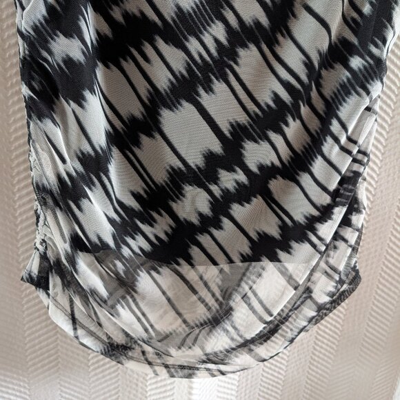 DKNY Short Sleeve Ruched Black & White Abstract Print Mesh Lined Top Medium - Picture 6 of 9